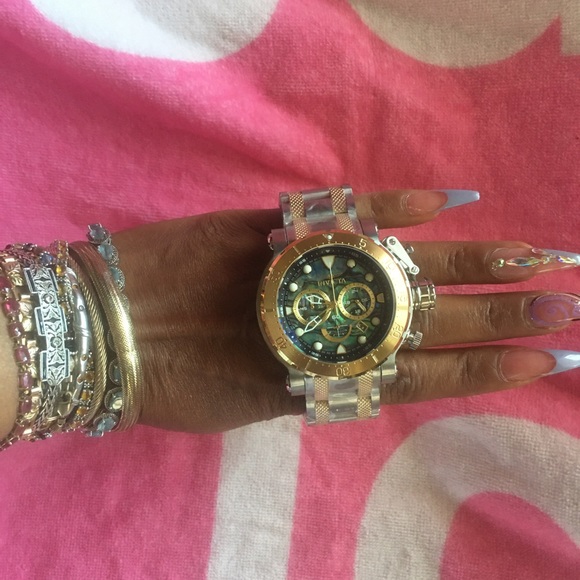 MENS INVICTA WATCH comes with storage case and papers - Picture 5 of 5